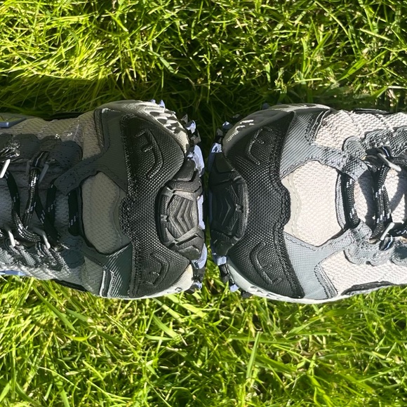 New Balance 476 Gray and Black Sneakers - Picture 4 of 12